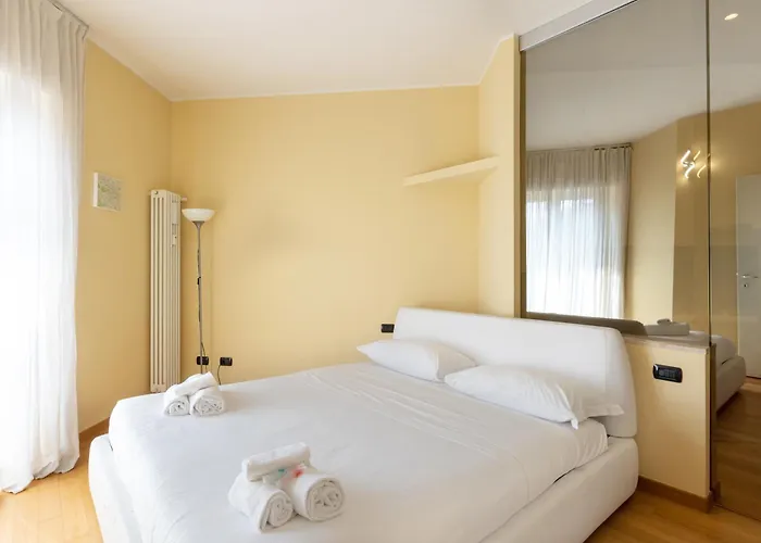 Spacious Two Bedrooms Solari Area - Mirable Pm Apartament Mediolan