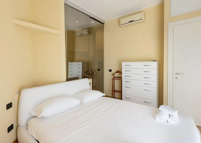 Spacious Two Bedrooms Solari Area - Mirable Pm Apartament Mediolan