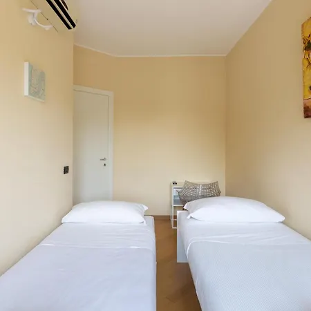 Apartment Spacious Two Bedrooms Solari Area - Mirable Pm Milan