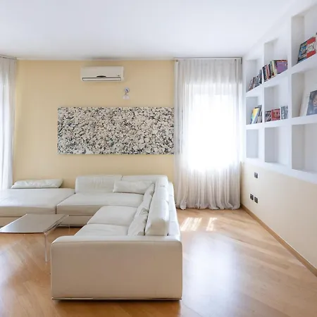 Spacious Two Bedrooms Solari Area - Mirable Pm Apartment