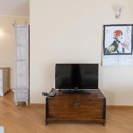 Spacious Two Bedrooms Solari Area - Mirable Pm Apartment